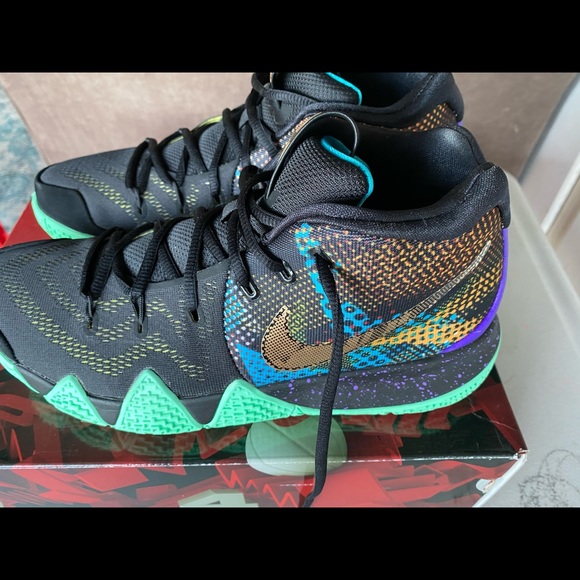 Kyries - Picture 3 of 7